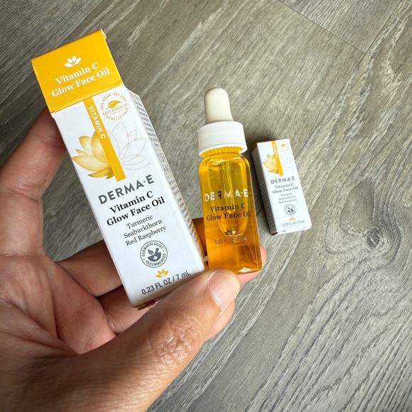 DERMA E Vitamin C Brightening Glow Face Oil - tester size 7ML - Picture 2 of 3